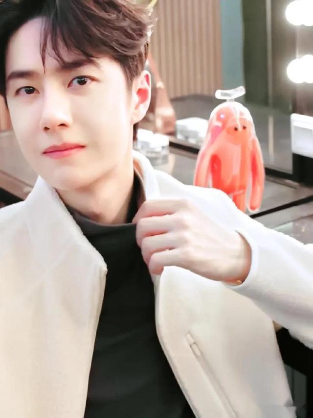 跨年晚会一夜，最帅男艺人洗牌，酷盖登顶，于适第9嘉伦第8李现6