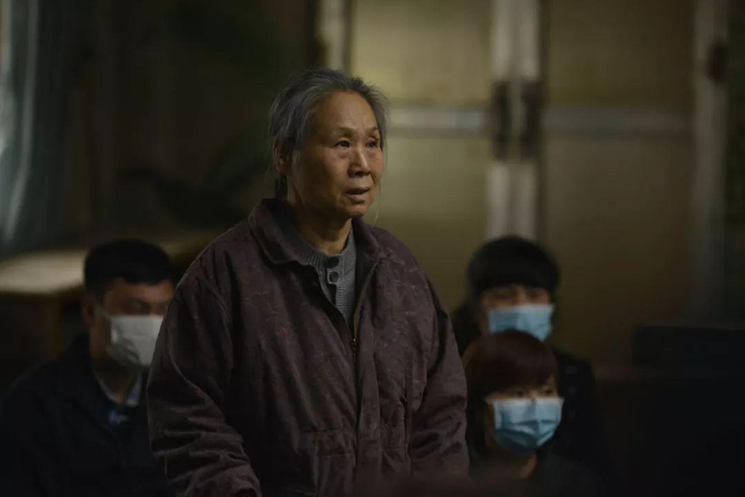 57岁被亲儿子带入演艺圈,76岁成“百亿老太”,现在比儿子还要红