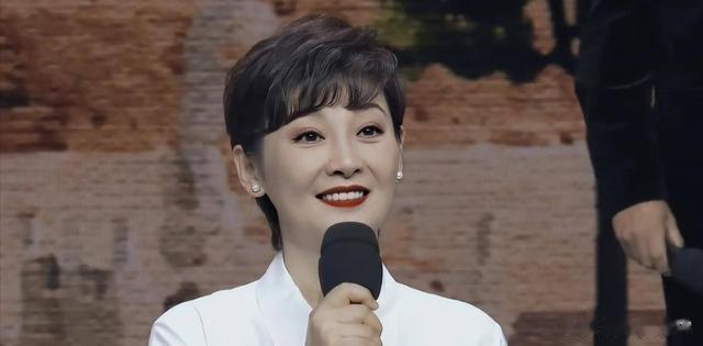 被王志文赶出家门,答应冯小刚不生孩子,卑微窝囊的她才人间清醒