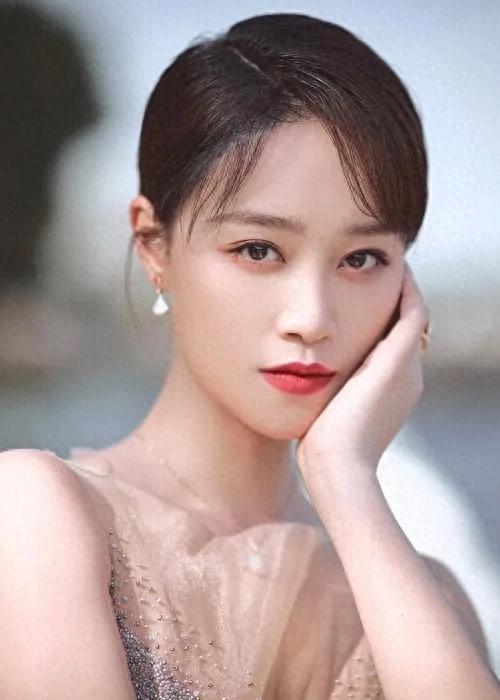 蓝盈莹《甄嬛传》再掀波澜,甘露寺美甲助阵,翻红之路能否如愿?