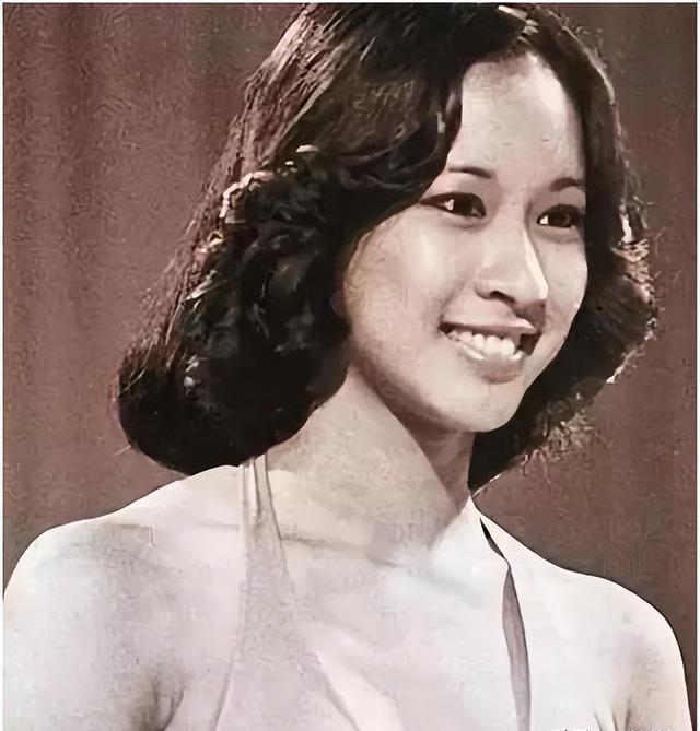 她比朱玲玲更豪横!一婚嫁豪门净身出户,二婚再嫁豪门生下两子