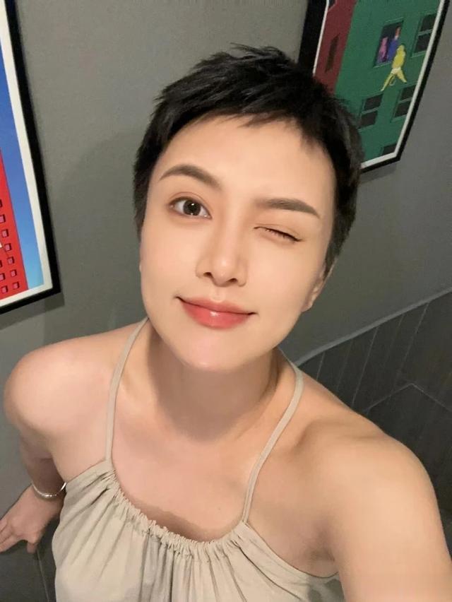 露耳超短发,时尚还帅气,爱个性的美女一定要试试