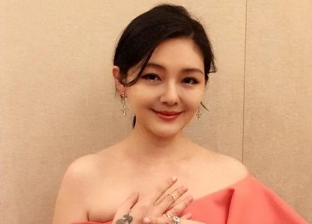 小S：大S离婚后，状态恢复到17岁的样子