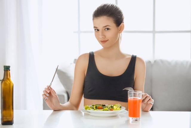 45岁女子，每天光吃菜不吃米饭，一年后身体发生了什么变化？
