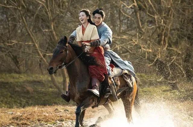 难怪影视剧不敢拍下半身！假骑马，假身高，一个个都“暗藏玄机”