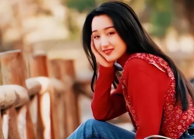 杨钰莹第一次上央视,工作人员被其美貌“吓到了”,她当年有多美