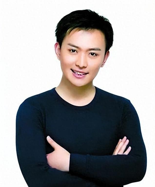 4拒琼瑶，和丁克妻子离婚，消失不见的黄海冰，如今怎么样了？