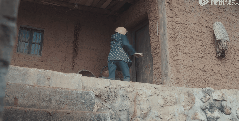 收视率破1.7，《新闻联播》花21秒强推，央视这部黑马大剧开播就炸了