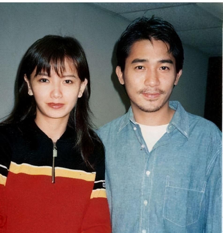 与梁朝伟同居6年分手,独自抚养儿子长大,儿子让她倍感骄傲