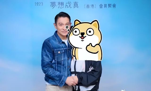 香港顶流姜涛25岁庆生“占领铜锣湾”,人山人海,排场远超刘德华