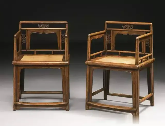 40年前，一对黄花梨圈椅甩卖10块！如今却价值千万