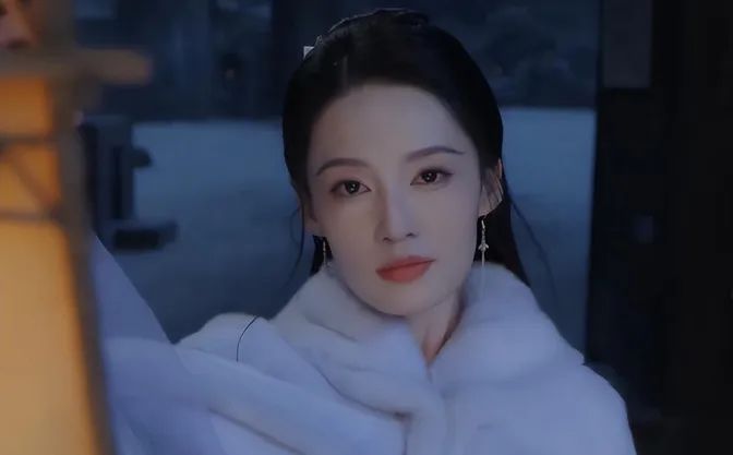 全程张不开嘴，表情僵硬，34岁李沁带来古偶女神教科书式演技