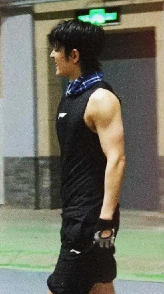 肖战登《中国银幕》杂志:年少更爱杨过，如今更贴郭靖！