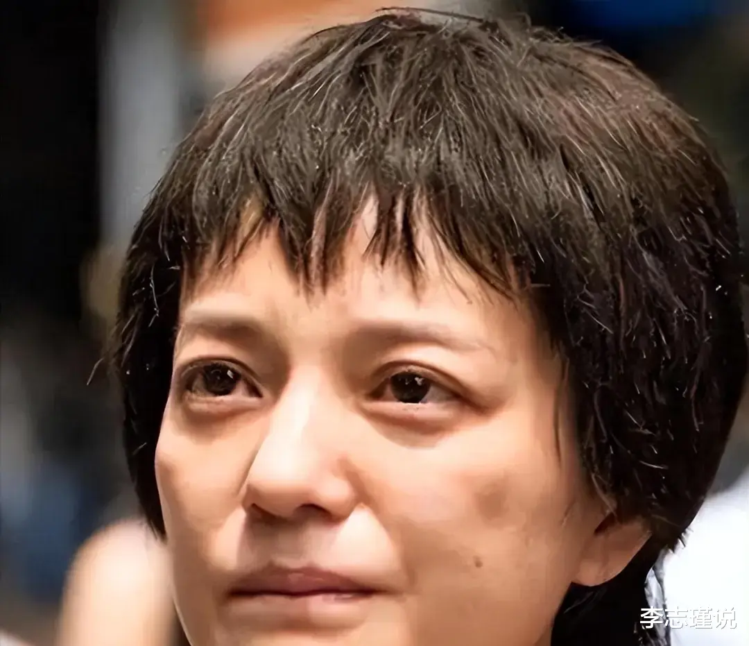 48岁的赵薇销声匿迹两年后，再看如今她的处境，完全是咎由自取