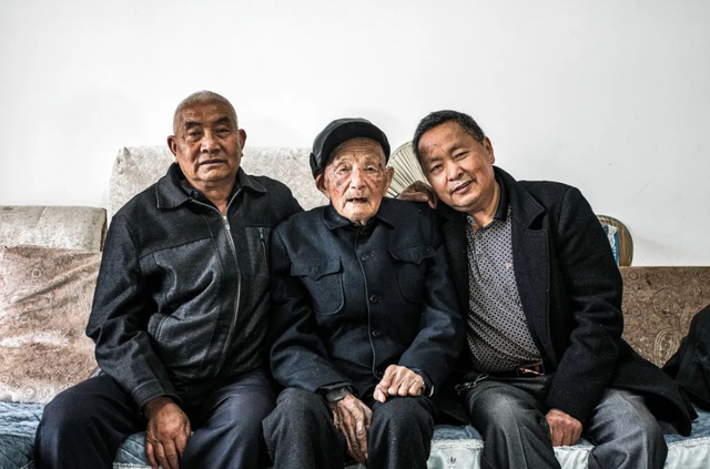 百岁村走访发现，长寿秘诀是：50岁后，他们就很少做这4件事了