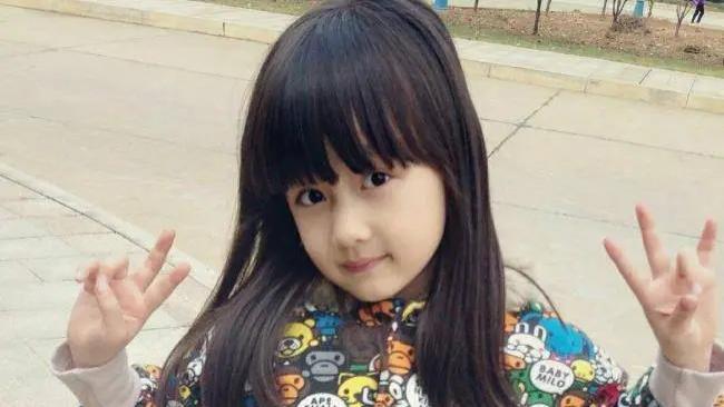 赵薇“女儿”颜值惊艳全网，整容禁令引热议，16岁蜕变引瞩目