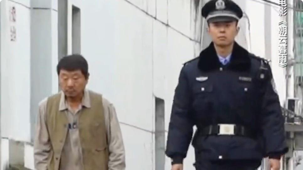 不会演别尬演！范伟一段“劳改犯出狱戏”，让观众看清演技有多假