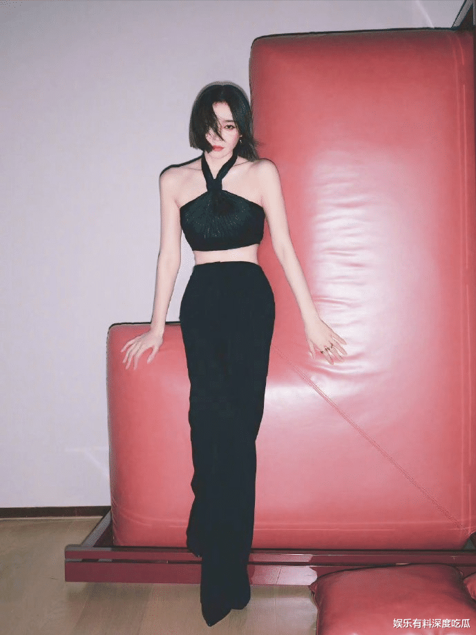 45岁秦岚：“夺命刀”的腰VS“夺命魂”的臀，简直招招致命