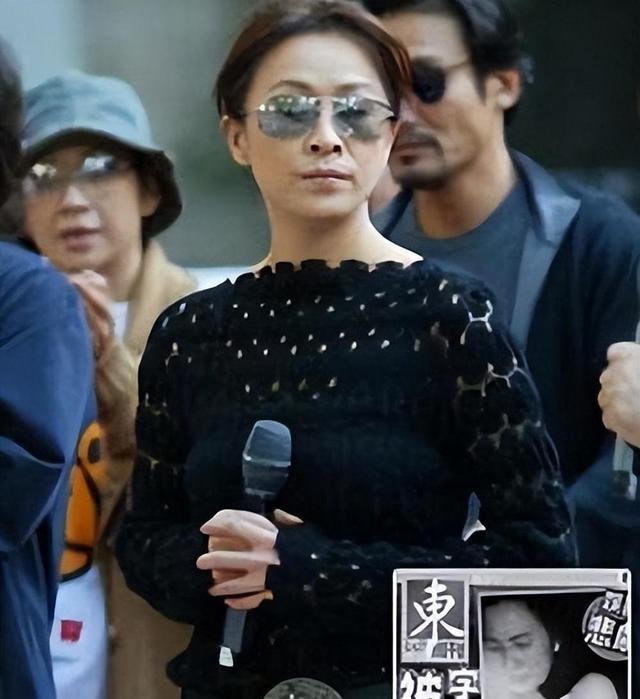 刘嘉玲彻底崩溃！当年绑架照片遭泄露，结婚17年无子真相大白！