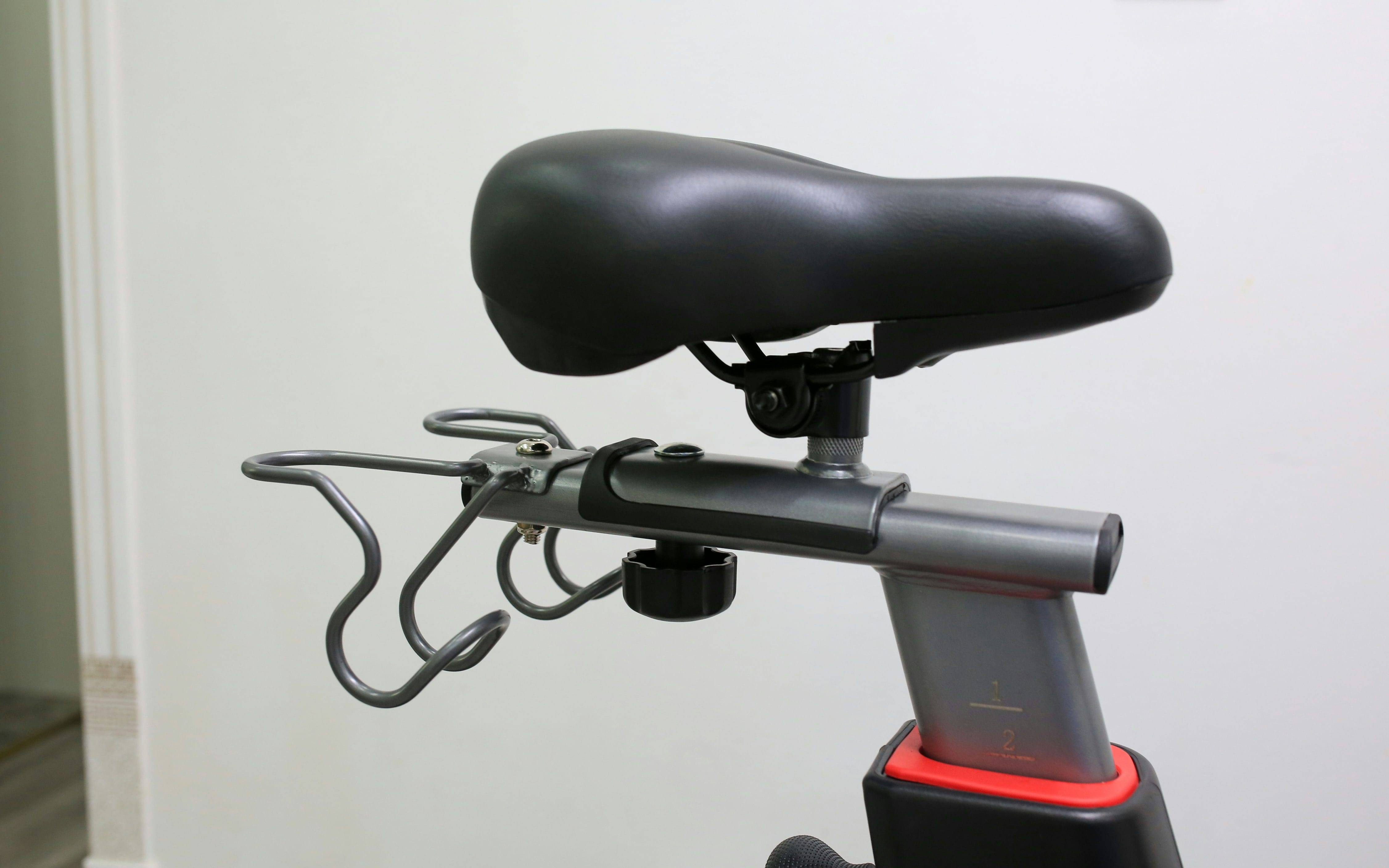 骑上野小兽V5 动感单车，开启家庭健身高效又舒适的在家健身选择