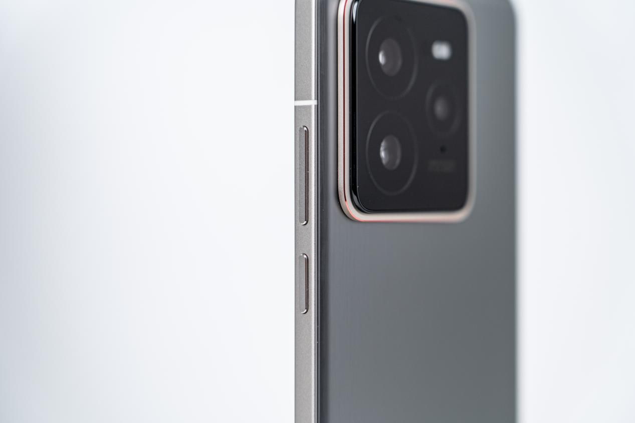 不到四千入手骁龙8至尊版?真我GT7 Pro首发评测:游戏长焦两手抓