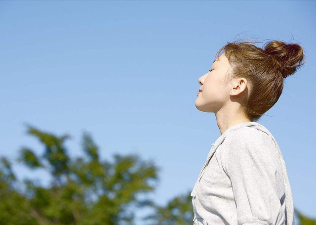 32岁男子肝脏受损，医生痛斥：胆固醇都超标了，你还学不会忌口！