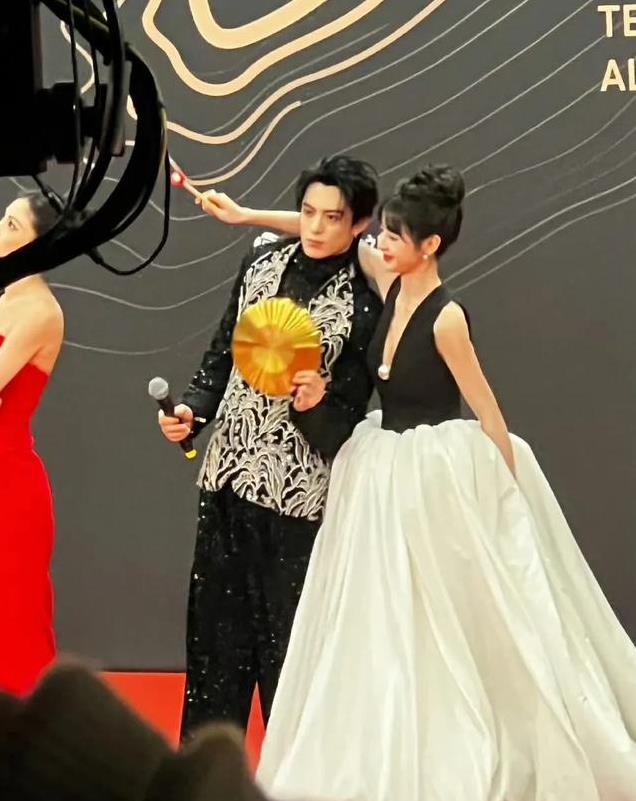 内顶级娱CP出炉,博肖登顶,张凌赫白鹿10林更新丽颖3李现杨紫第2