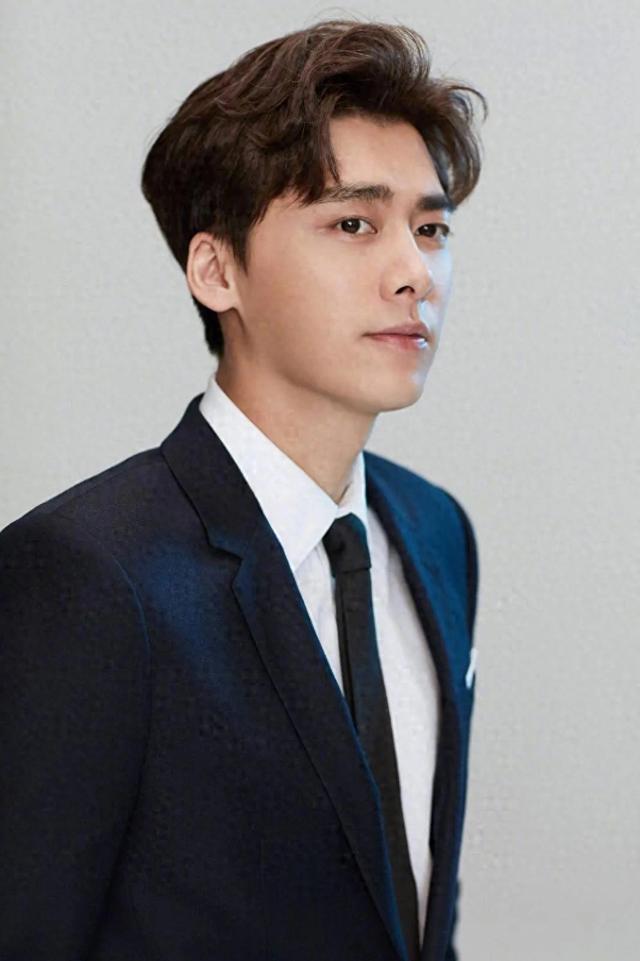 “封杀”不到2年，再看李易峰如今的处境，他很可恨，但也很可悲