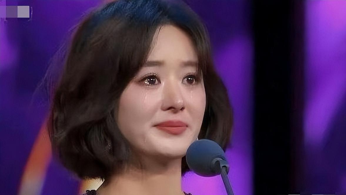 女明星离开十级美颜脸就崩了？看看路人镜头下的她们，确实好真实