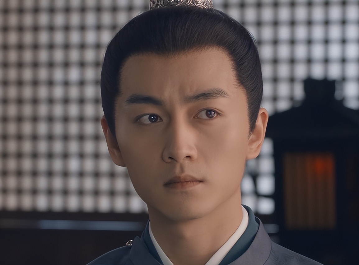 34岁任嘉伦,他的危机才刚刚开始