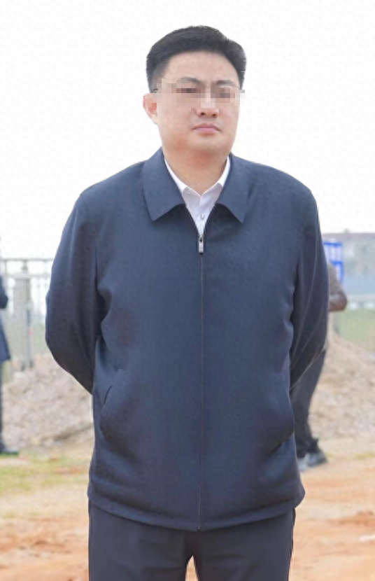 县委书记家庭被扒,曝父亲是厅级干部,住大别墅,简历已被撤下