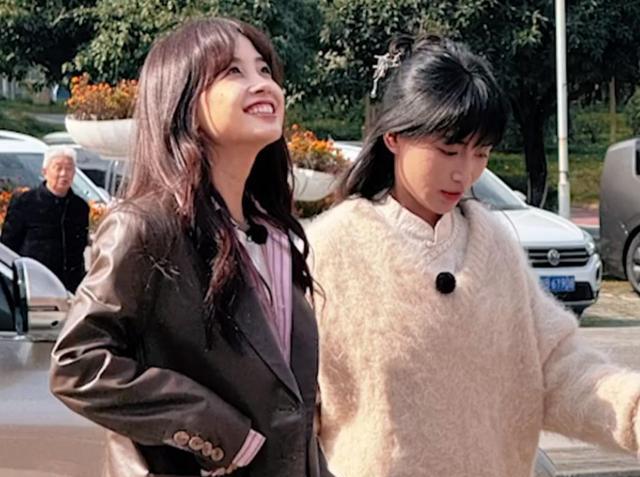 34岁李子柒和34岁王冰冰站在一起,我才彻底明白,什么叫相由心生