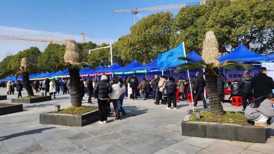 龙年遇“薪”机，岗位带回家！奉城镇龙年首场大型招聘会火爆开市