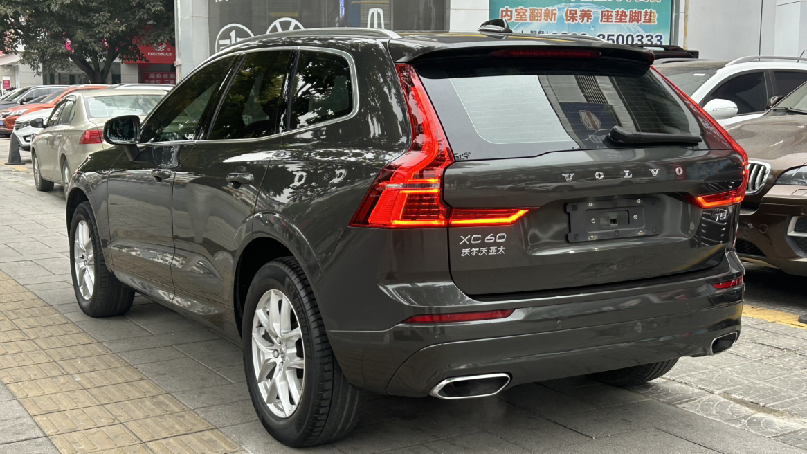 沃尔沃XC60T5，6.8秒破百，低调奢华之选，16.5万值吗？