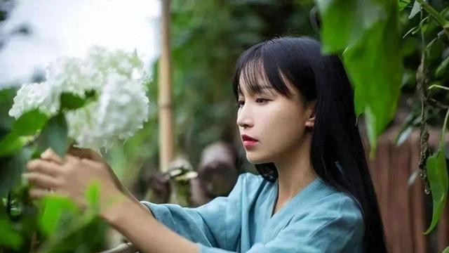 时隔1000天李子柒再度营业获央视力捧，宣布新身份，近照堪比毁容