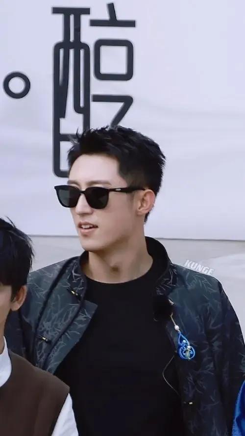 黄景瑜|极限挑战黄景瑜差点儿打消费者热线