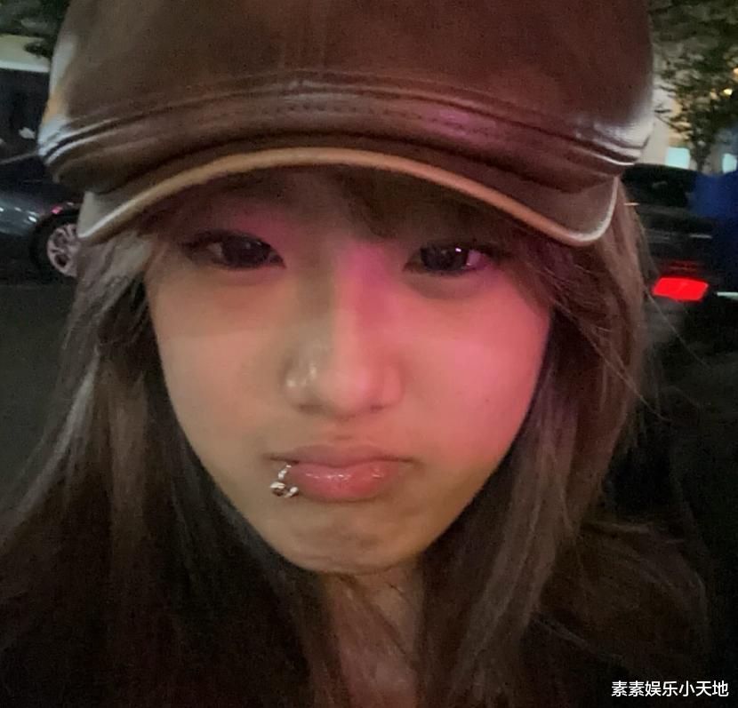 梧桐妹晒新舌钉,耳钉是骷髅头太吓人,个性叛逆还充满狂野