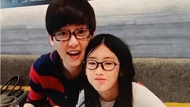 曝知名导演大瓜！徐帆收养多年的女儿朵朵，竟是冯小刚的私生女