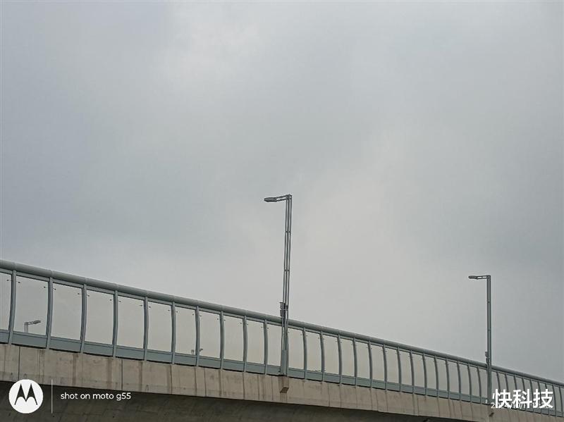 联想小天加持 moto g55体验评测：千元机的AI革新之作