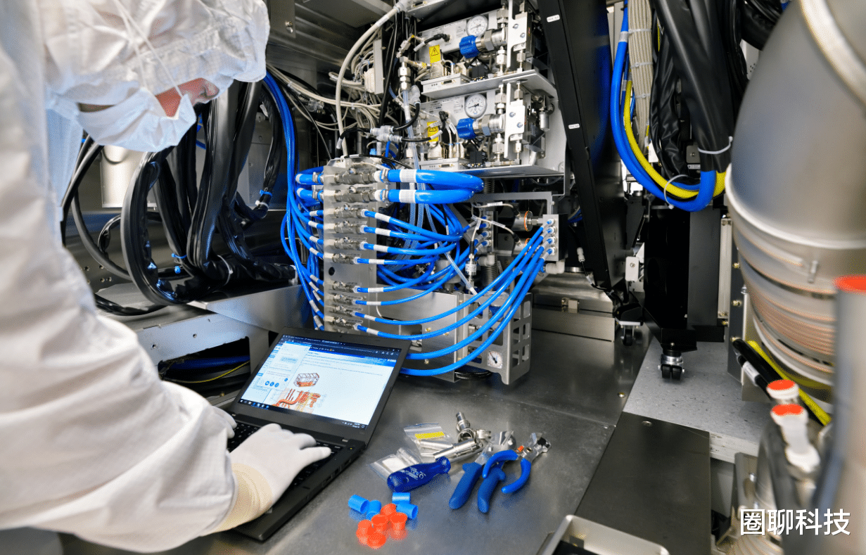 原定方案已失效,美国无奈官宣:依靠ASML无法管控中国芯片!