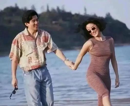 林青霞:为丑老公生下两个女儿后,他把13岁的私生子带回家