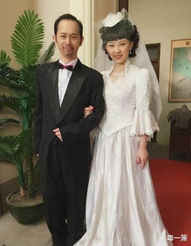 63岁的369王虾吴家辉,戏里是牛局长的跟班,现实妻子从来不出镜