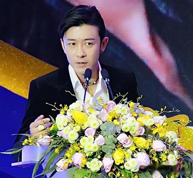 亲妈是制作人，干妈是导演，20年没能捧红他，却在结婚改名后大火