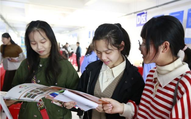 ‘国家电网’招聘人才，优先录取这3类人，年薪20万还有编制！