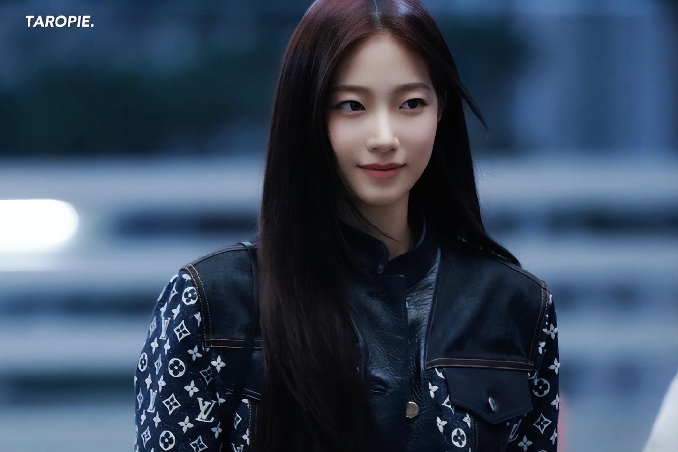 韩国顶级人气女团成员,被曝与大六岁男爱豆交往,所属社给予回应