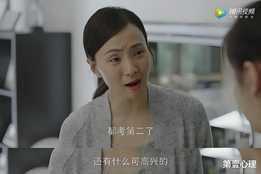 从“央视一姐”到“查无此人”，51岁的董卿，究竟踏错了哪一步