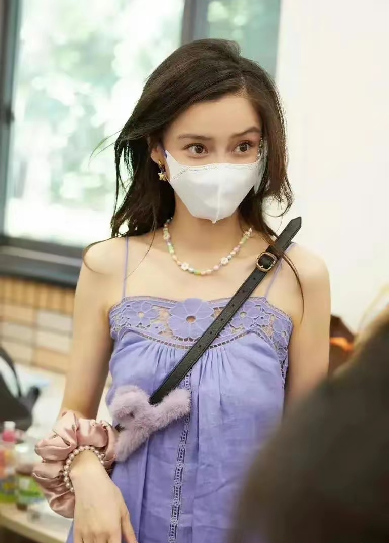 杨颖2次试水想复出，网友看法不一，美貌能否挽回形象？