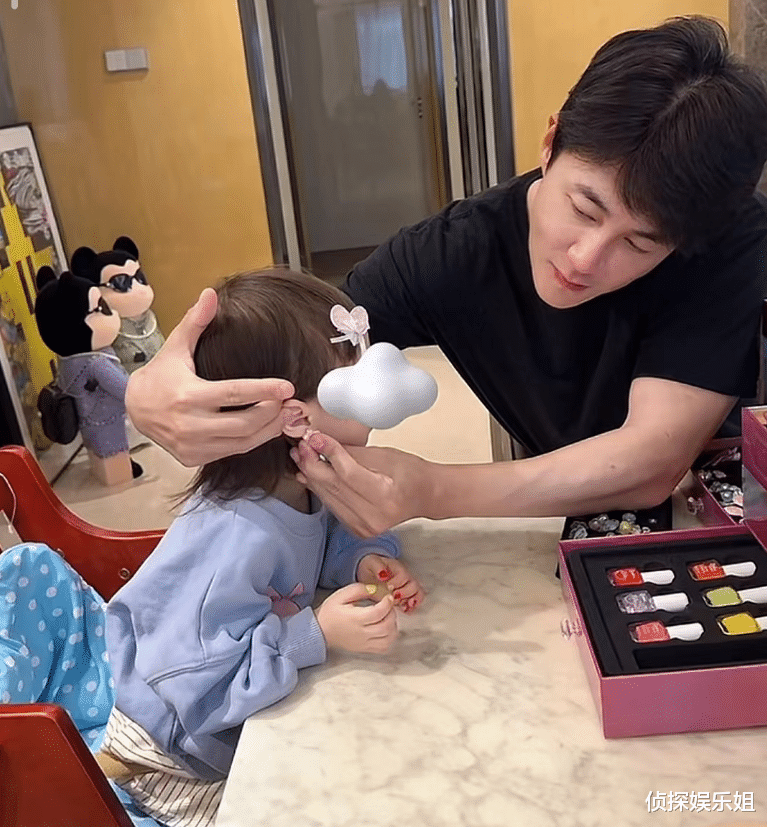 杜淳夫妇晒全家福为女儿庆生,3岁小蛋饺像爸又像妈,颜值超高