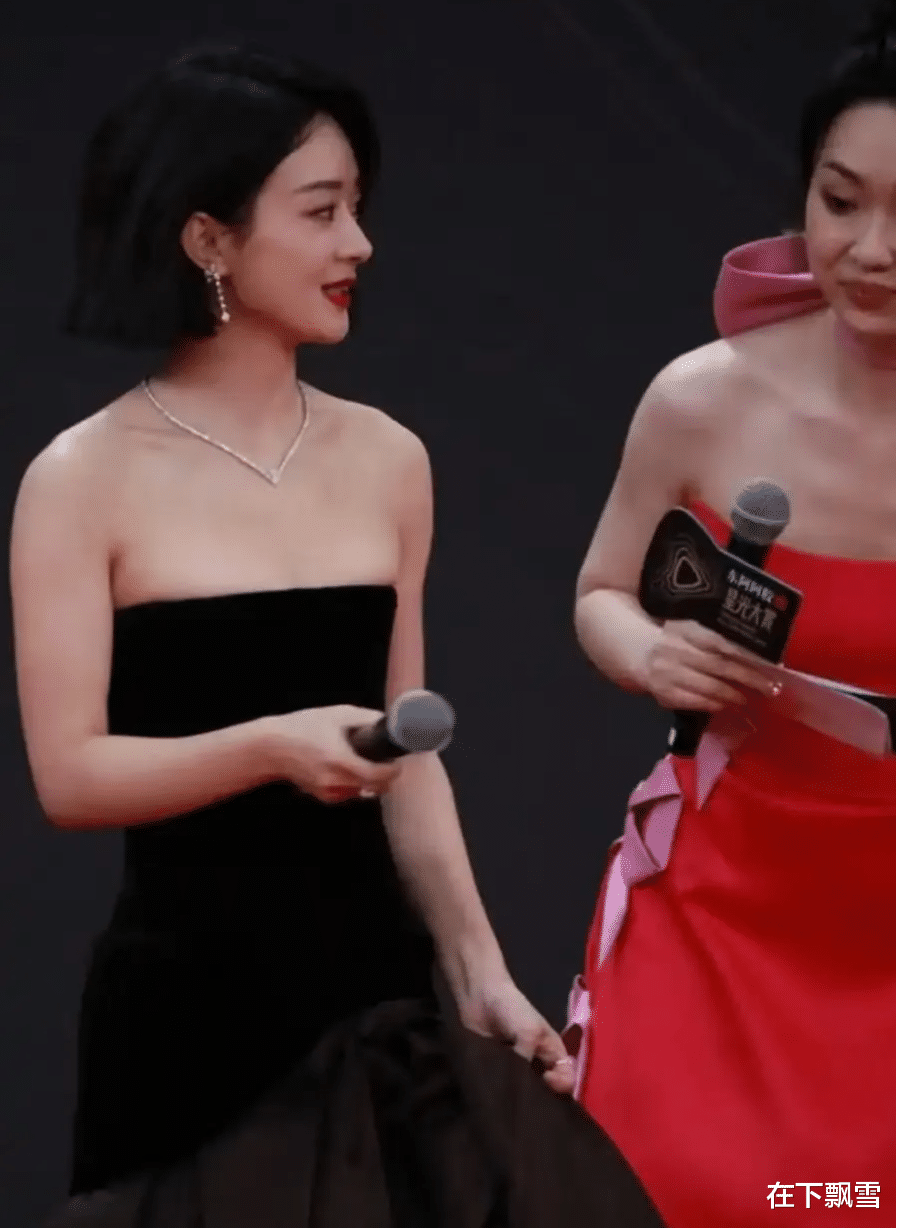 赵丽颖避冯绍峰如避蛇蝎，合照却紧挨林更新，网友：这难道是新恋情的前奏？