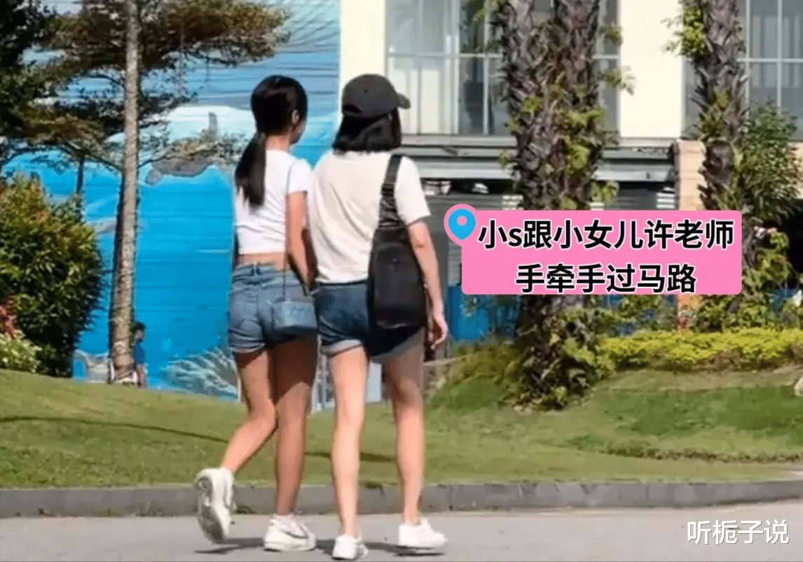 小S全家到新加坡度假!3女儿都是大长腿,教育子女比大S更胜一筹